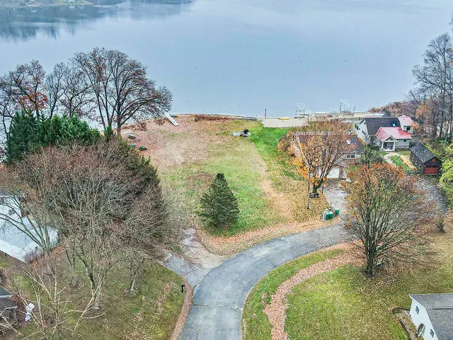 $84,900 | 18-19 Elizabeth Drive, Three Rivers, MI 49093