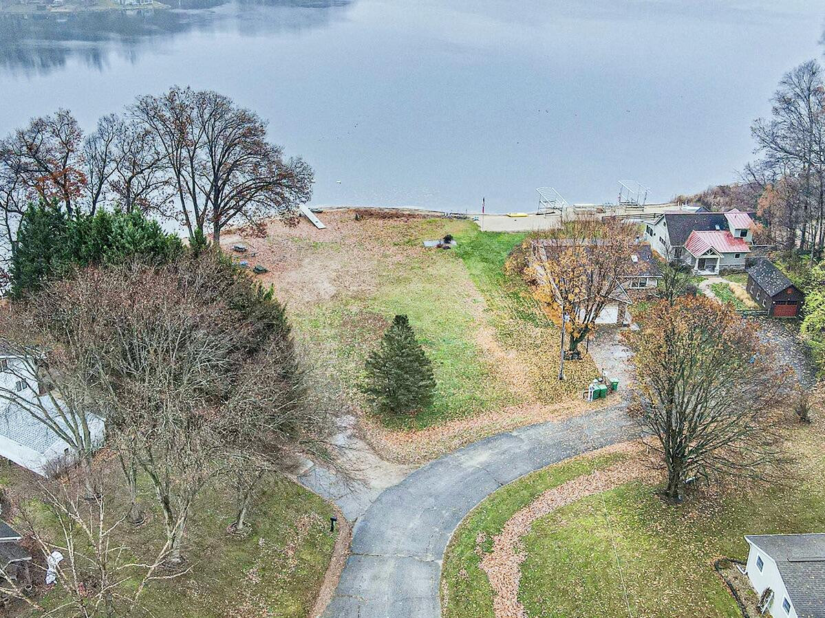 18-19 Elizabeth Drive Three Rivers, MI 49093 - Photo 6 of 7 008_file_931