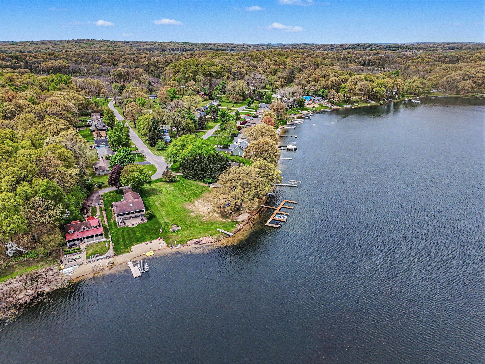 18-19 Elizabeth Drive Three Rivers, MI 49093 - Photo 7 of 24 014_file_5440