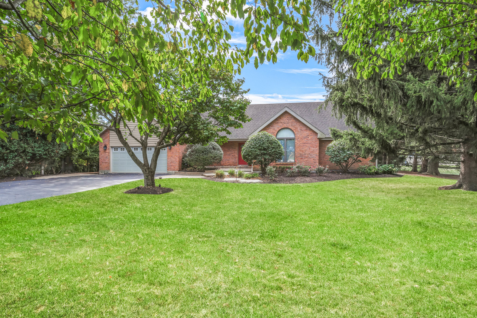 a view of outdoor space yard and yard
