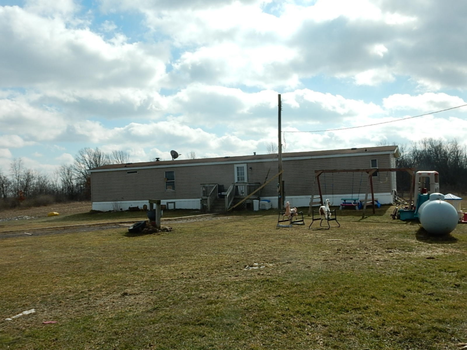 7640 Nickleplate Road Muir, MI 48860 - Photo 11 of 41 front view