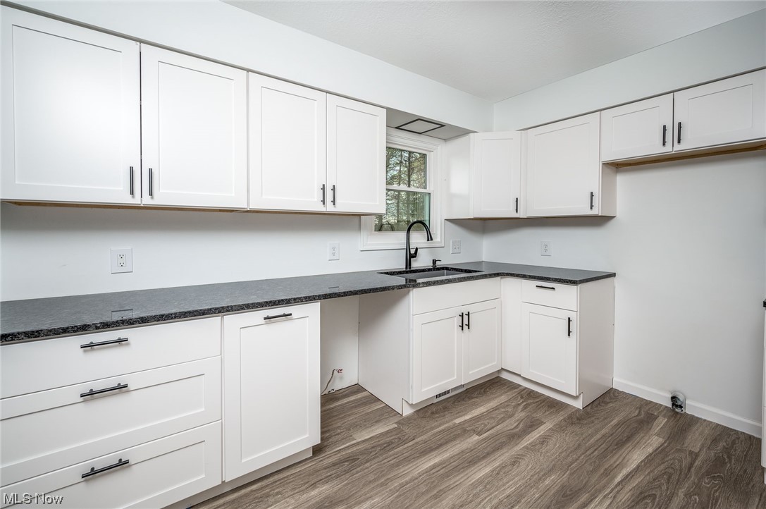 4482 Windfall Road Medina, OH 44256 - Photo 6 of 22 Beautifully Updated Kitchen