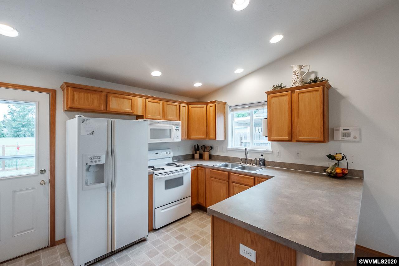 2160 Del Rio Avenue Southeast Albany, OR 97322 - Photo 15 of 42 Gallery Image 15