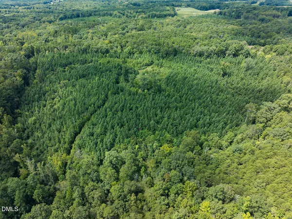 an aerial view of a tennis ground