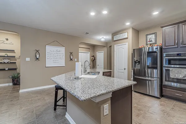 $2,400 | 114 Colonial Bluff, Universal City, TX 78148