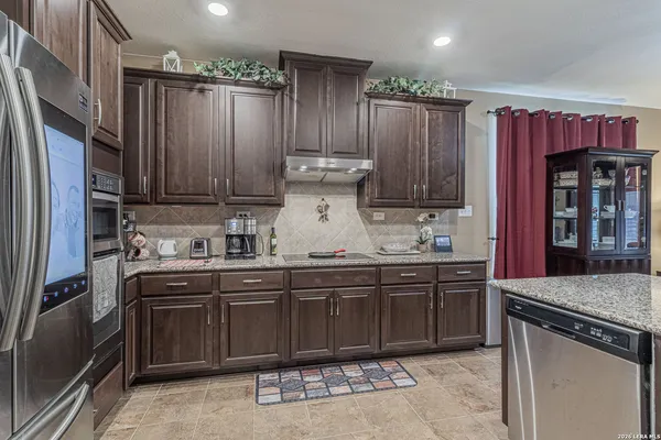 $2,400 | 114 Colonial Bluff, Universal City, TX 78148