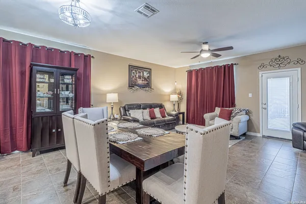 $2,400 | 114 Colonial Bluff, Universal City, TX 78148