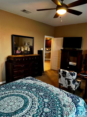 $2,400 | 114 Colonial Bluff, Universal City, TX 78148
