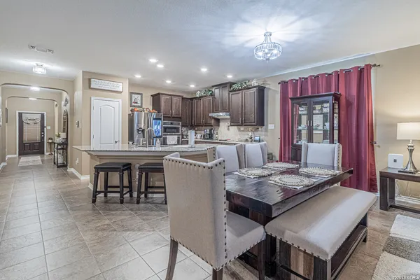 $2,400 | 114 Colonial Bluff, Universal City, TX 78148