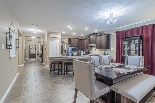 $2,400 | 114 Colonial Bluff, Universal City, TX 78148