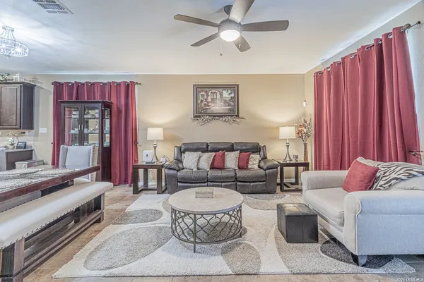 $2,400 | 114 Colonial Bluff, Universal City, TX 78148
