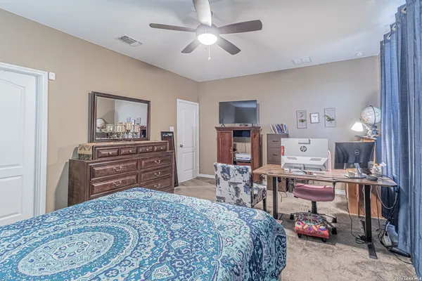 $2,400 | 114 Colonial Bluff, Universal City, TX 78148