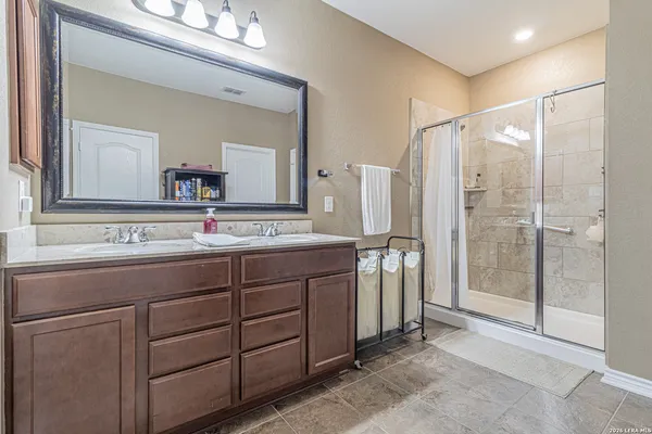 $2,400 | 114 Colonial Bluff, Universal City, TX 78148