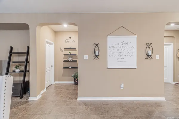 $2,400 | 114 Colonial Bluff, Universal City, TX 78148