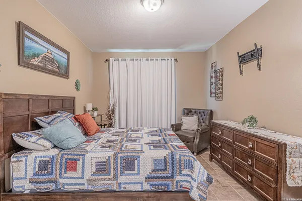 $2,400 | 114 Colonial Bluff, Universal City, TX 78148