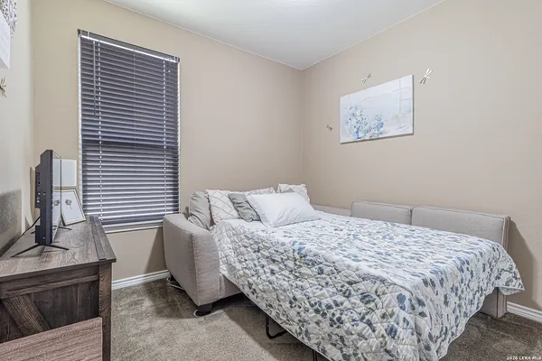 $2,400 | 114 Colonial Bluff, Universal City, TX 78148