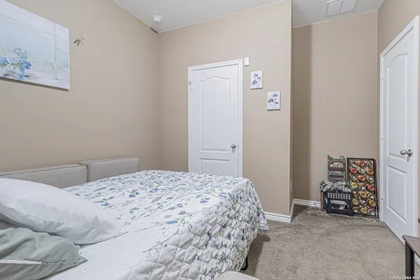 $2,400 | 114 Colonial Bluff, Universal City, TX 78148