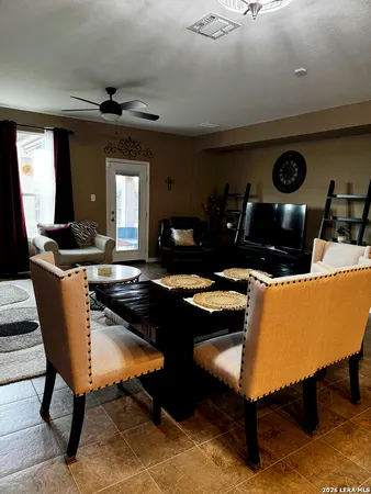 $2,400 | 114 Colonial Bluff, Universal City, TX 78148