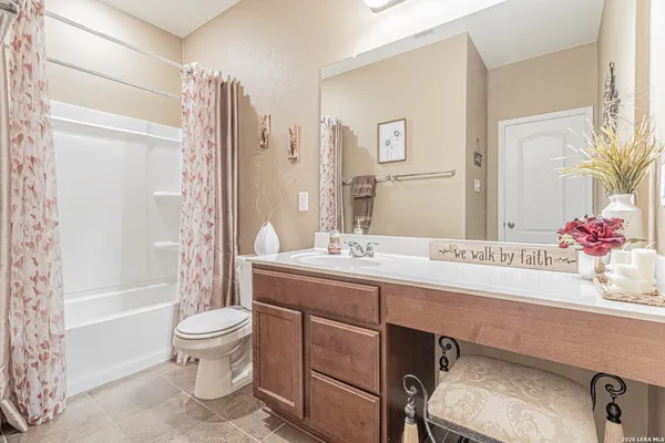 $2,400 | 114 Colonial Bluff, Universal City, TX 78148