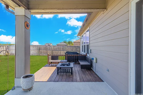 $2,400 | 114 Colonial Bluff, Universal City, TX 78148