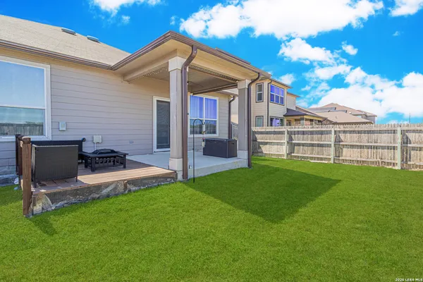 $2,400 | 114 Colonial Bluff, Universal City, TX 78148