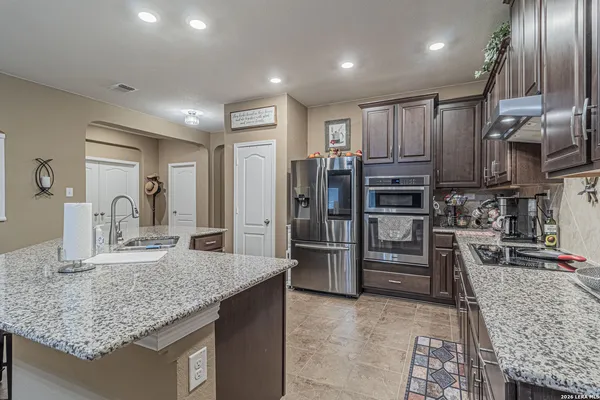 $2,400 | 114 Colonial Bluff, Universal City, TX 78148