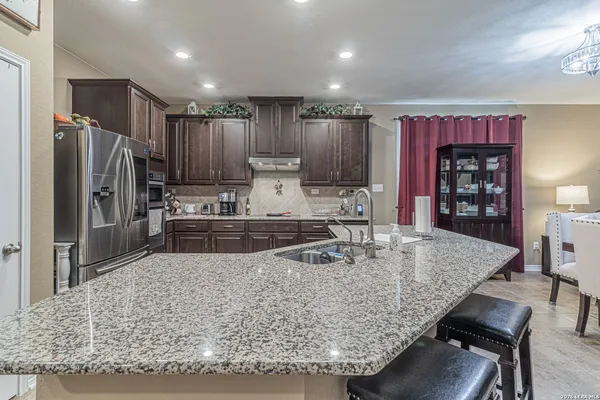 $2,400 | 114 Colonial Bluff, Universal City, TX 78148