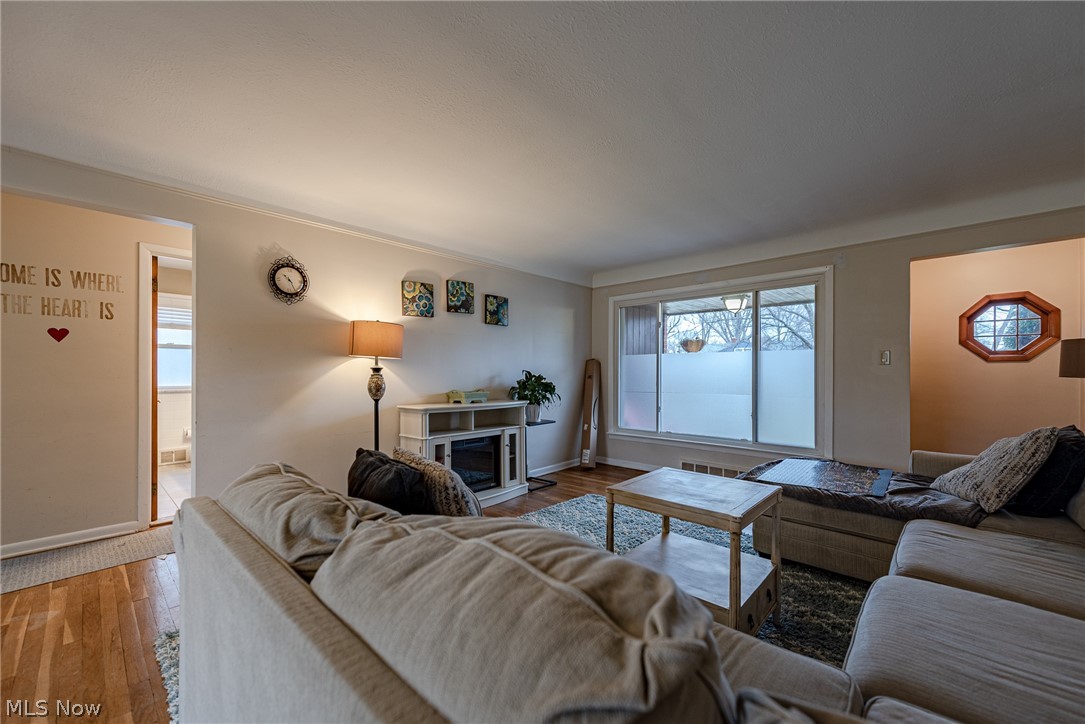 4908 South Sedgewick Road Cleveland, OH 44124 - Photo 6 of 28 Gallery Image 6