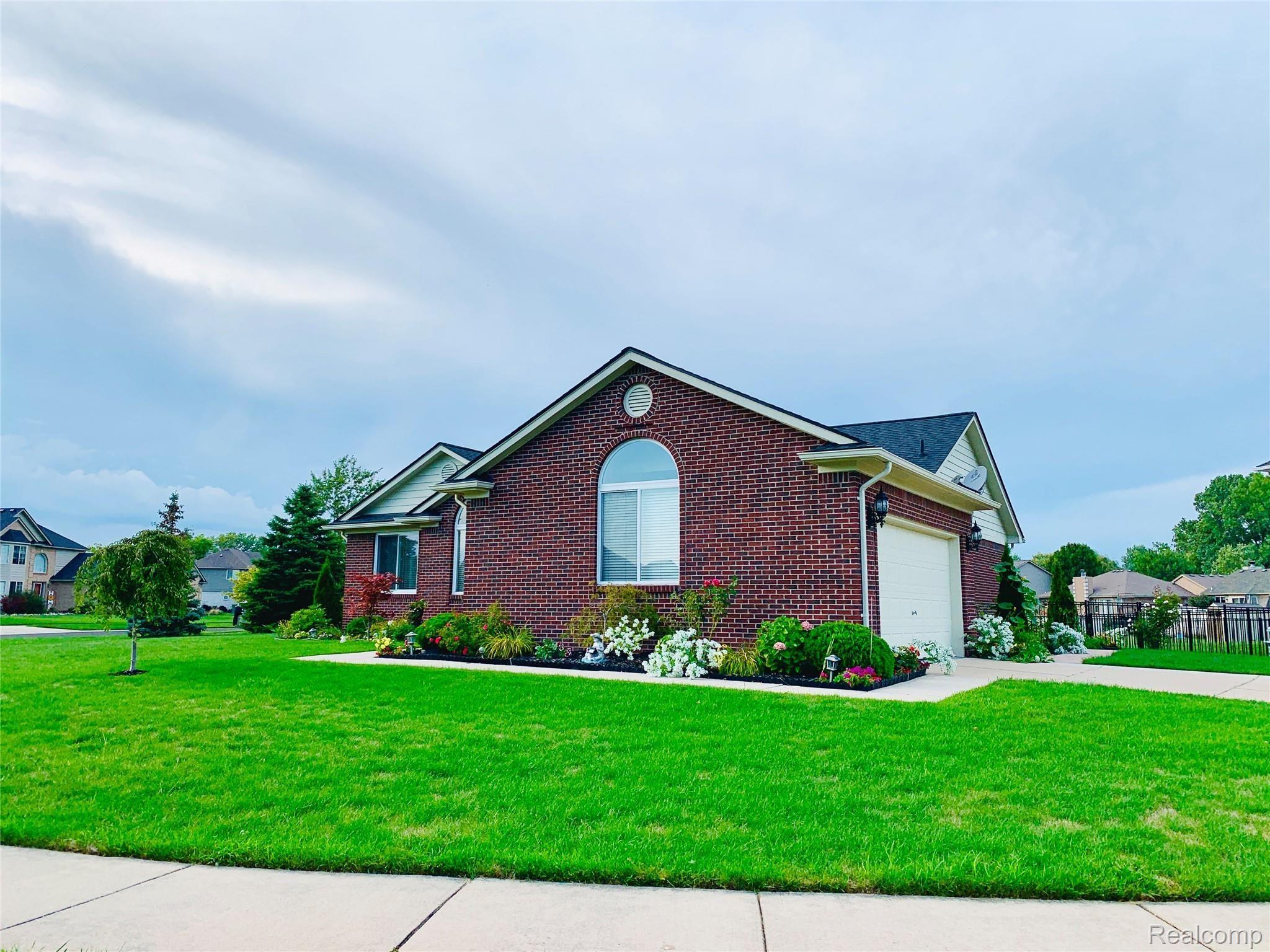 51432 Rivard Road New Baltimore, MI 48047 - Photo 22 of 57 IMG_9370.JPG