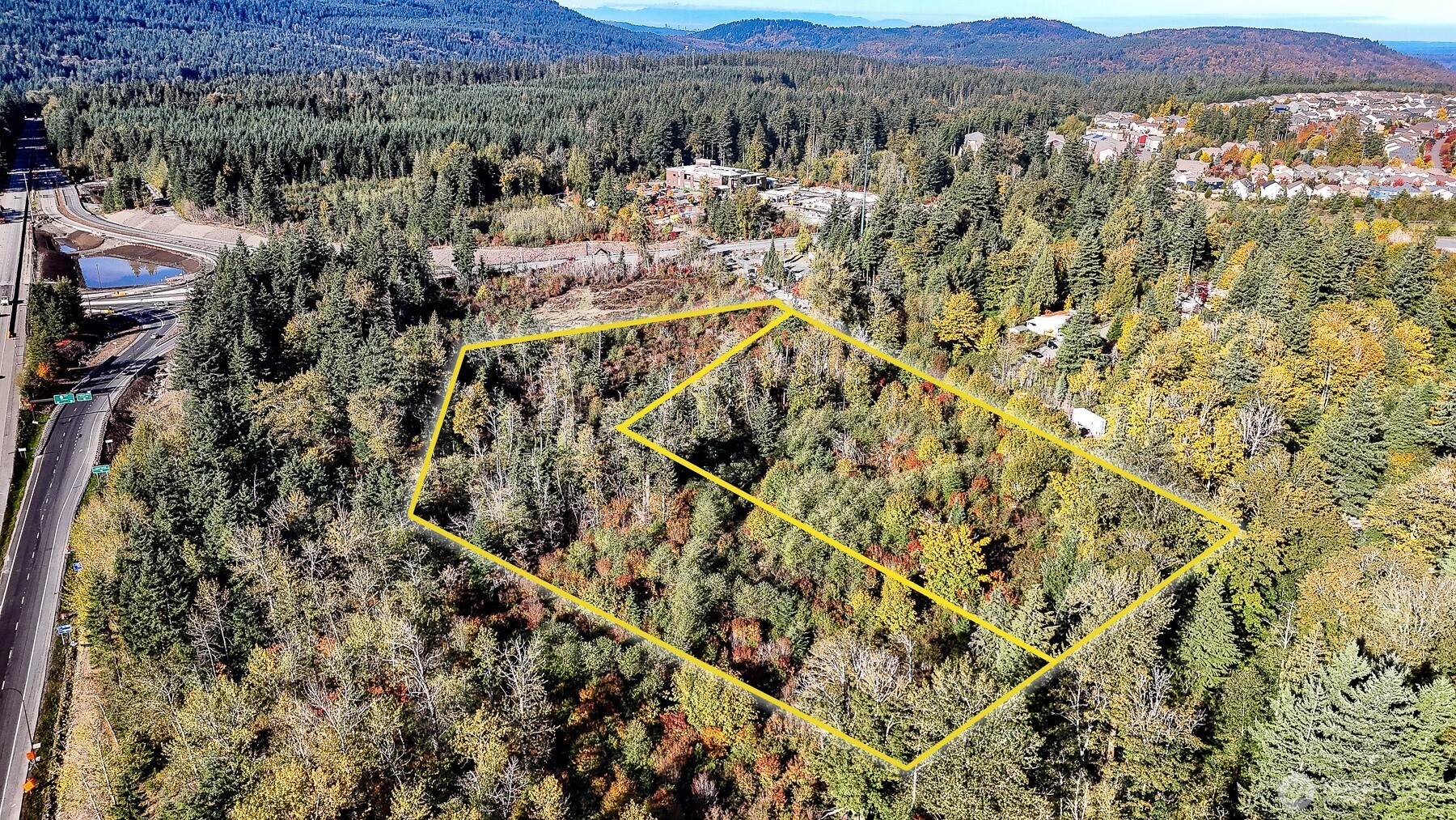 3 Southeast 99th Street Snoqualmie, WA 98065 - Photo 6 of 10 a view of a city with mountain