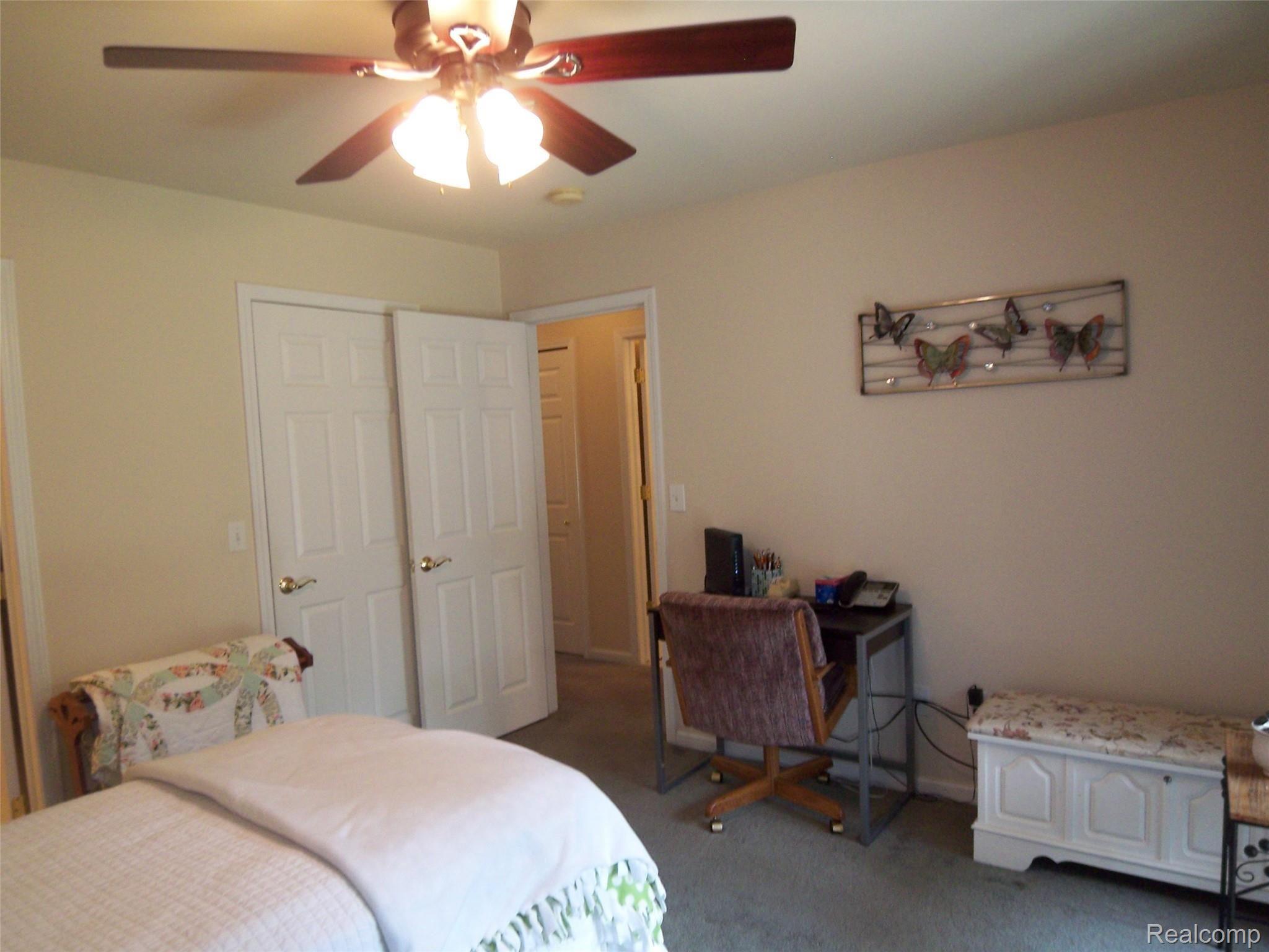 33492 Utica Road, Unit 4 Fraser, MI 48026 - Photo 15 of 24 100_1106.JPG