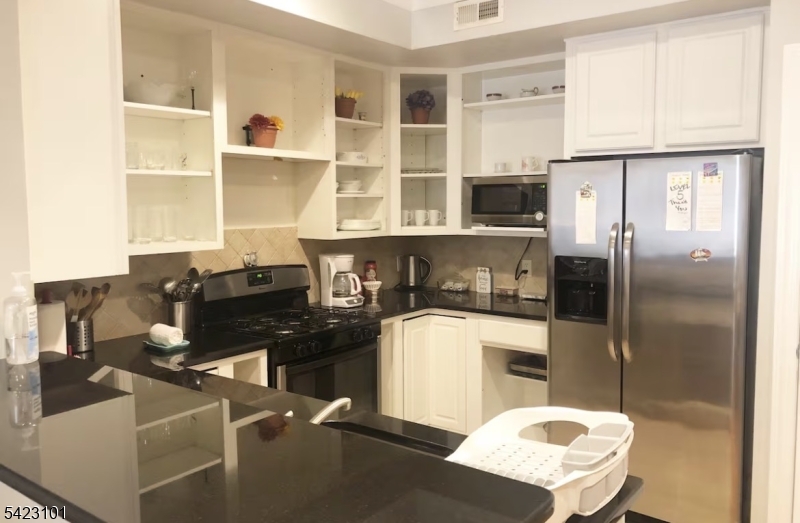 15 Tichenor Street, Unit 403 Newark, NJ 07114 - Photo 5 of 24