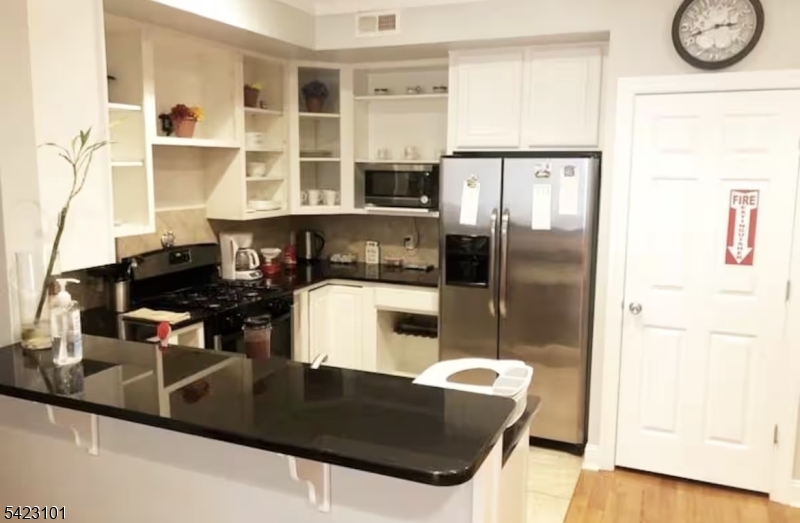 15 Tichenor Street, Unit 403 Newark, NJ 07114 - Photo 6 of 24