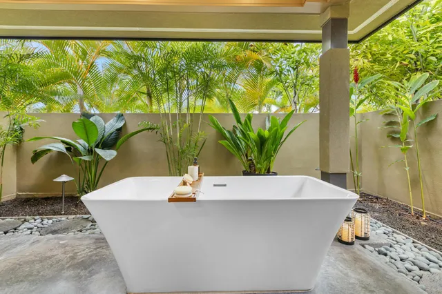 $2,400,000 | 78-7002 Ola Kino Street, Kailua-Kona, HI 96740