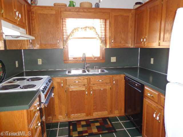 2341 South Fork Road Denton, NC 27239 - Photo 4 of 16 Kitchen.