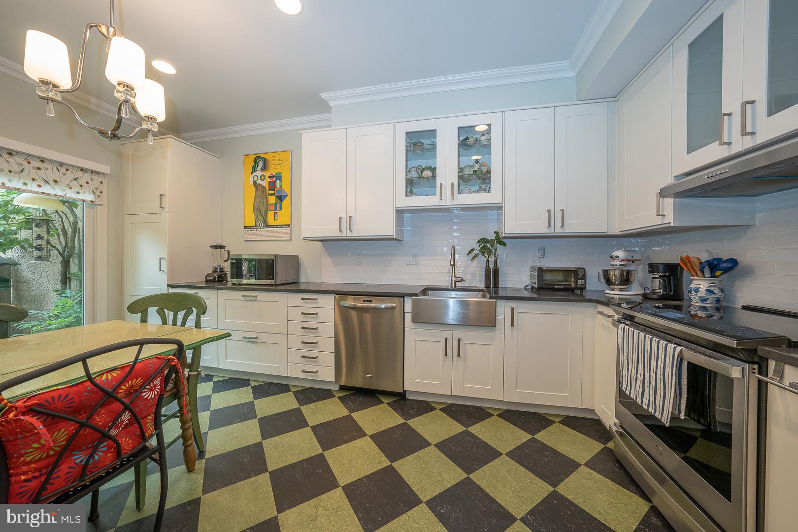 41 Greythorne Woods Circle Wayne, PA 19087 - Photo 5 of 31 Eat-in Kitchen