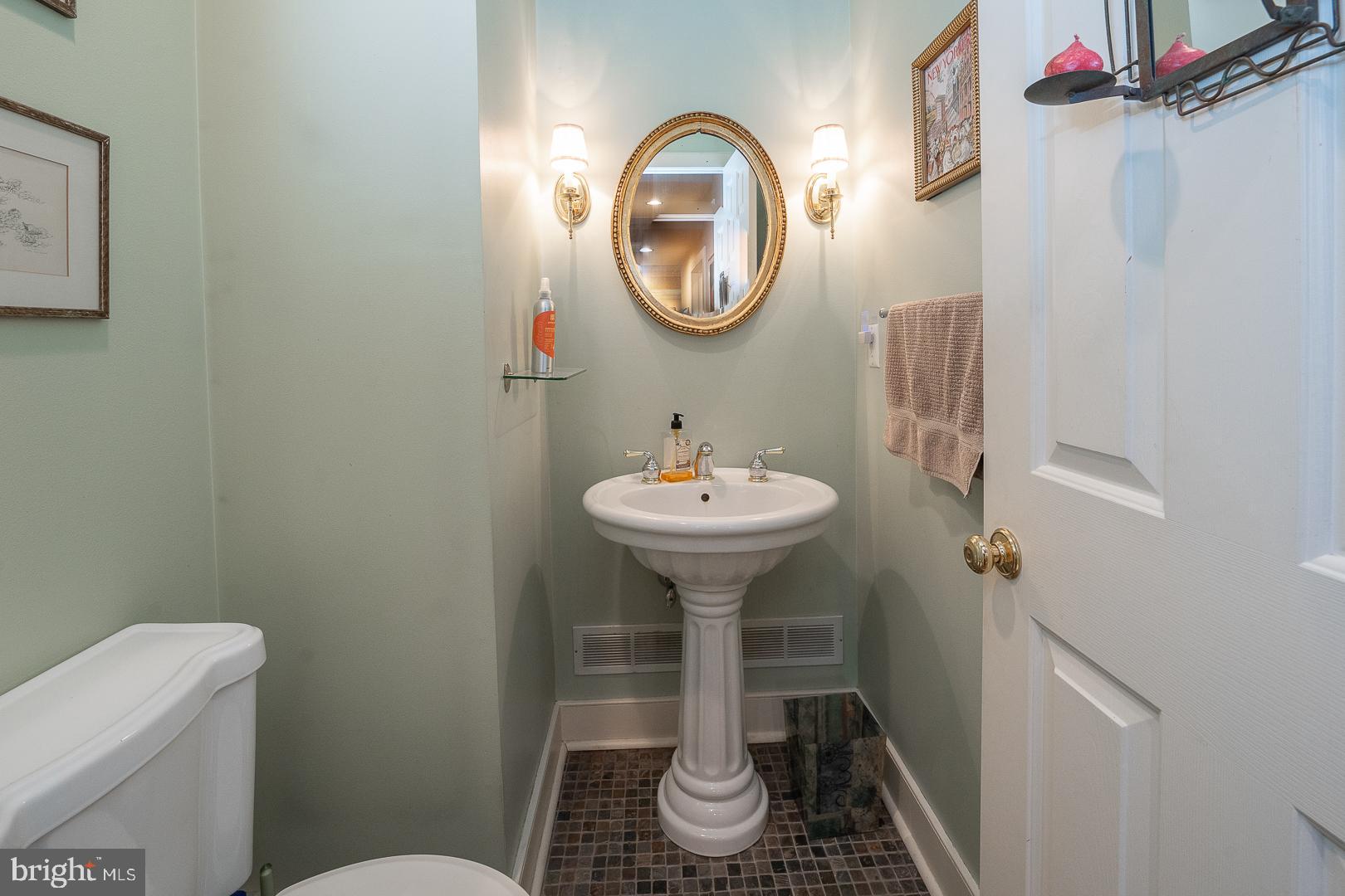 41 Greythorne Woods Circle Wayne, PA 19087 - Photo 9 of 31 Powder Room