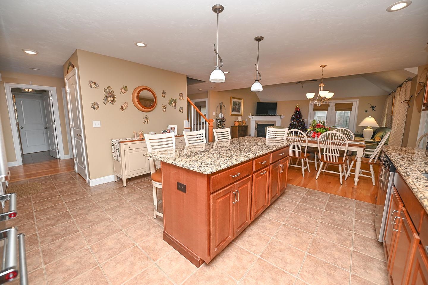 5 Renaissance Circle Salem, NH 03079 - Photo 3 of 40