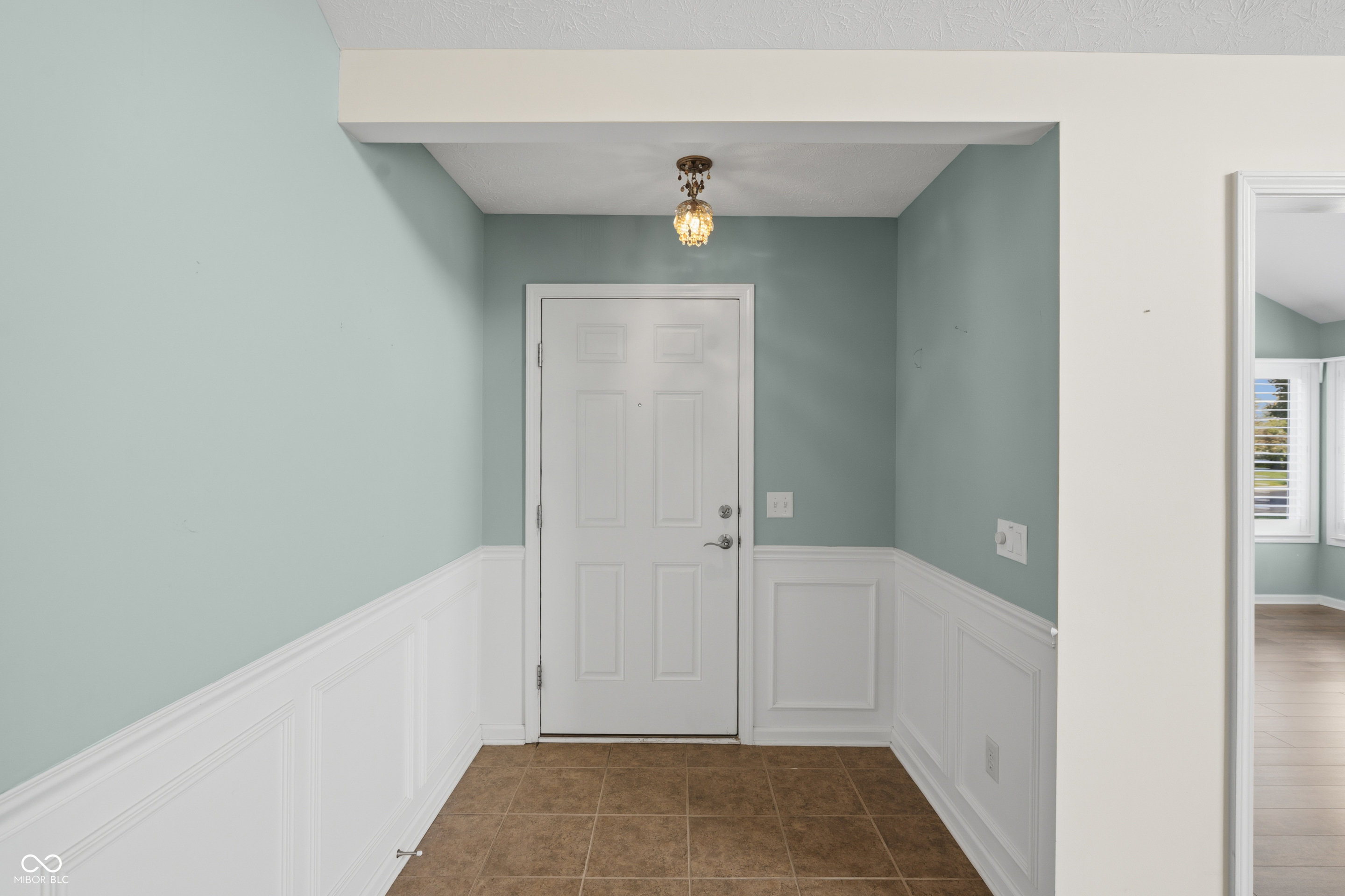 1067 Distinctive Way Greenfield, IN 46140 - Photo 5 of 25