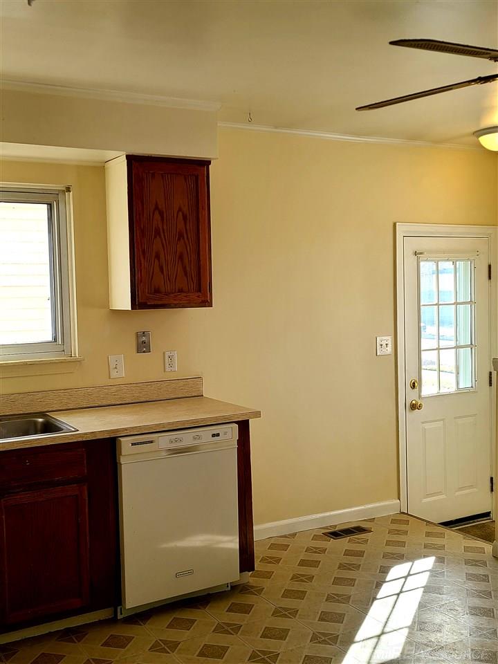 32080 Ruehle Avenue Warren, MI 48093 - Photo 5 of 17 50036208-4.JPG