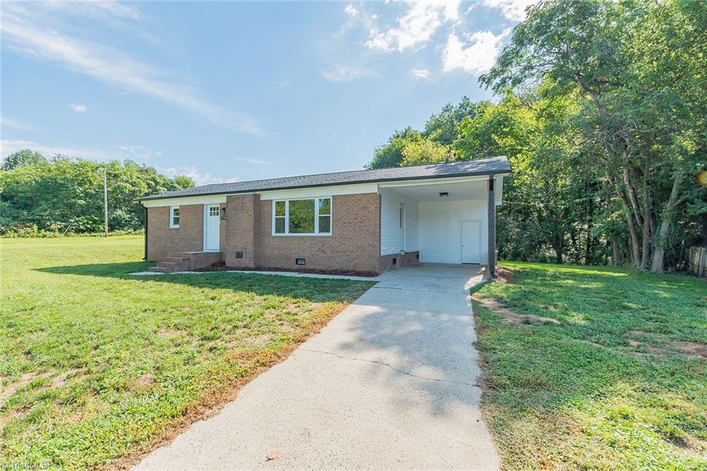 174 Brown Road Linwood, NC 27299 - Photo 2 of 36 Brick Ranch