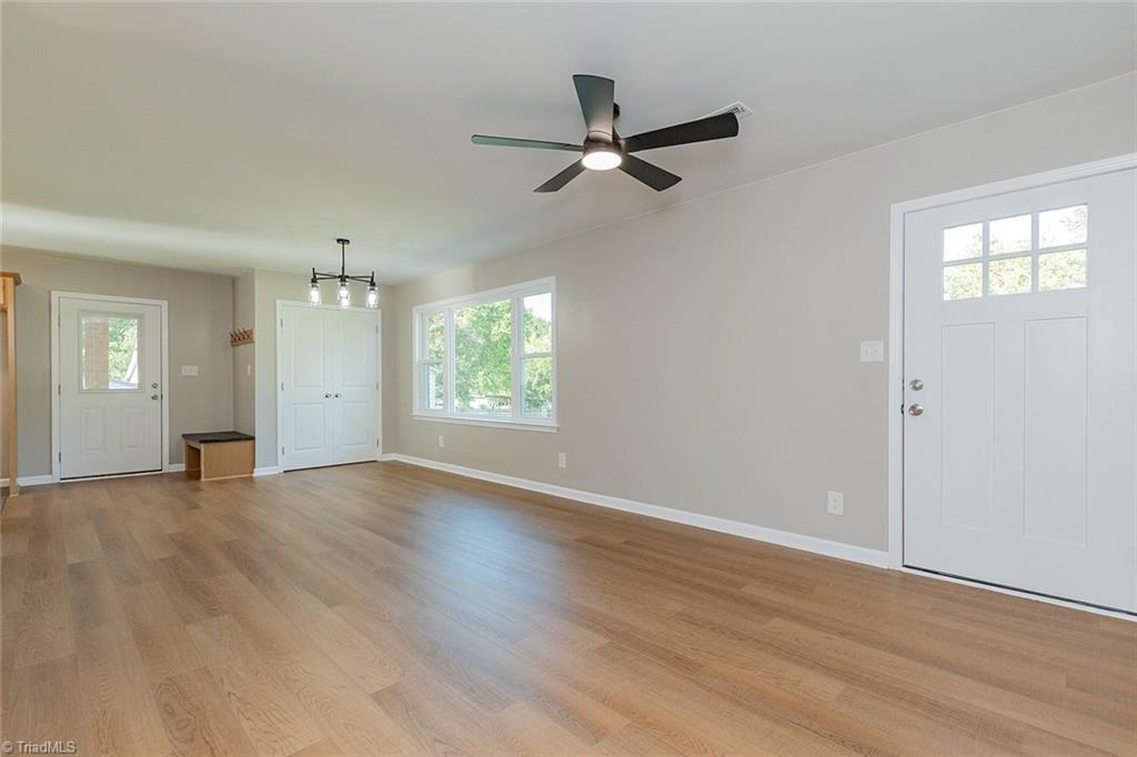 174 Brown Road Linwood, NC 27299 - Photo 5 of 36 Livingroom