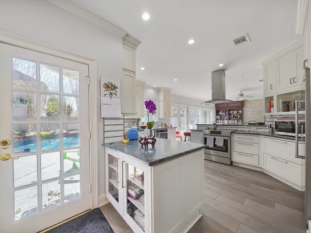 $1,250,000 | 112 Pamellia Drive, Bellaire, TX 77401