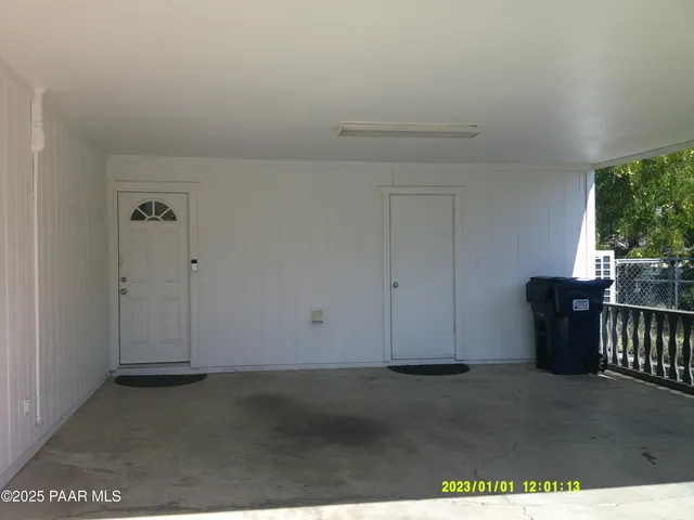 a view of a livingroom with furniture