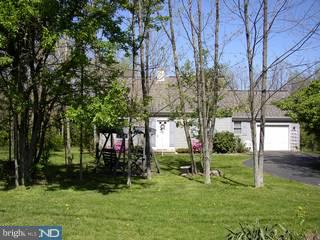 1323 Dell Road Norristown, PA 19403 - Photo 1 of 6 Gallery Image 1