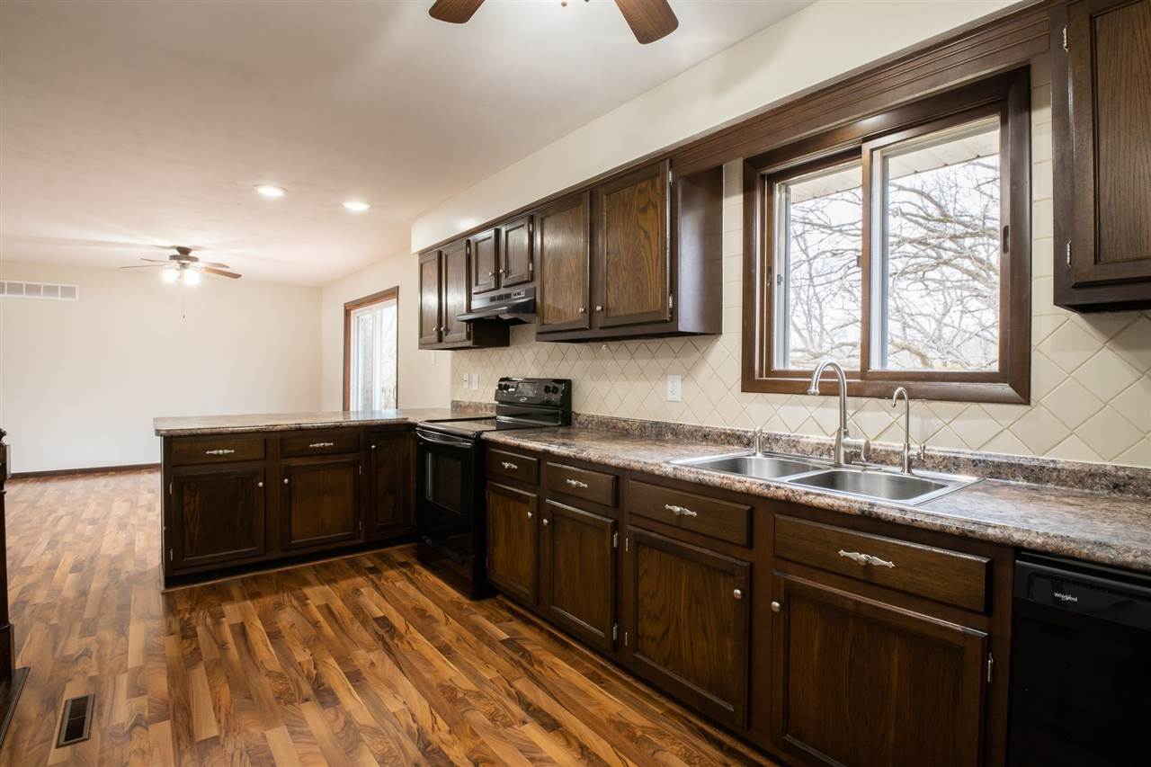4709 North Koerner Road Peoria, IL 61615 - Photo 9 of 36 Gallery Image 9