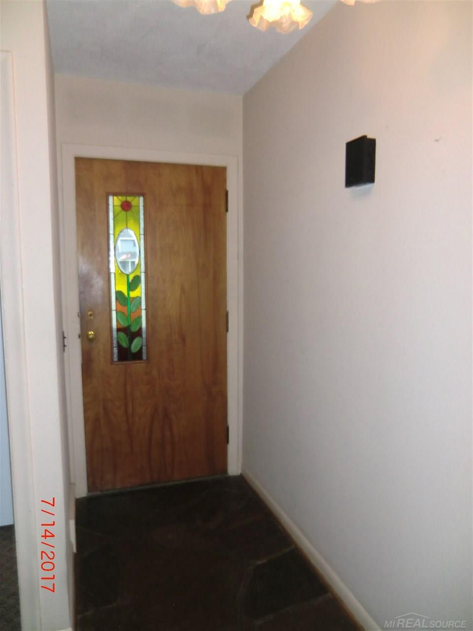 269 Red Oak Lane Rochester, MI 48307 - Photo 7 of 19 31325682-6.JPG