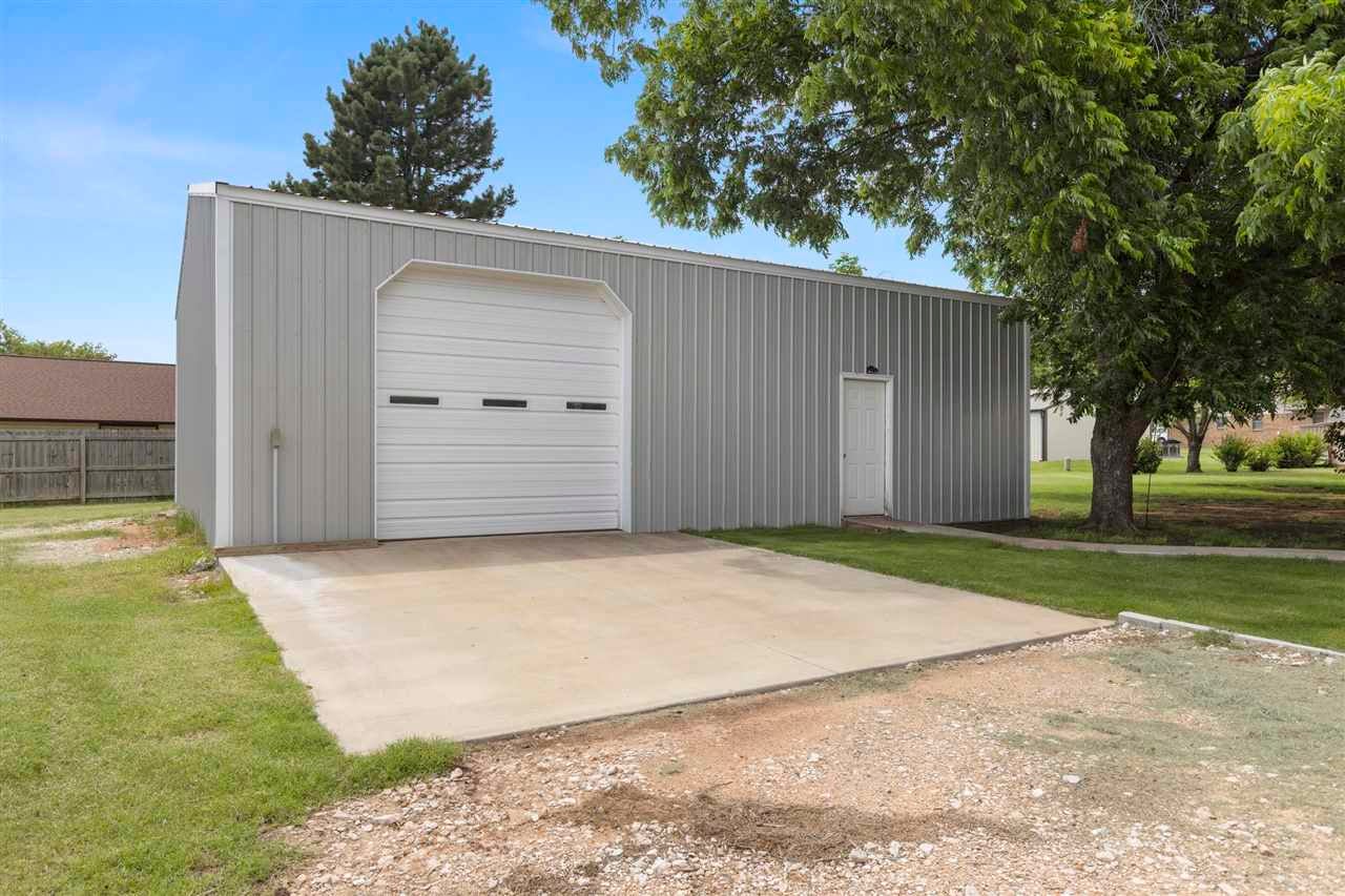 1913 Ridgecrest Perry, OK 73077 - Photo 5 of 50 Gallery Image 5