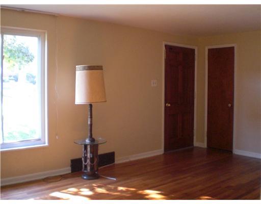 257 Orchard Spring Road Pittsburgh, PA 15220 - Photo 4 of 13 Living Room.