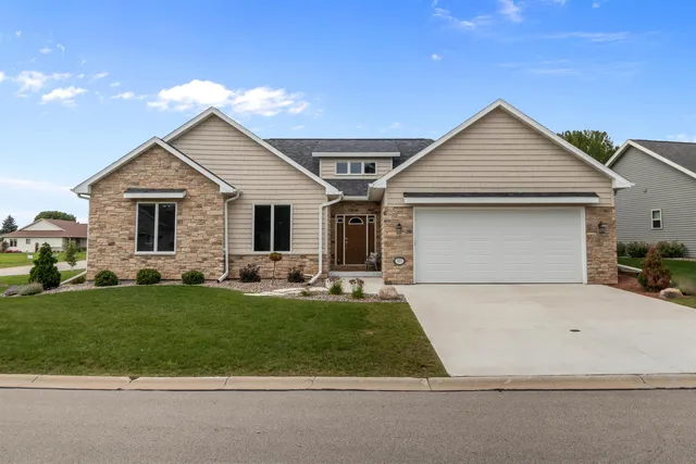 $454,900 | 810 Whisper Falls Lane, Menasha, WI 54952
